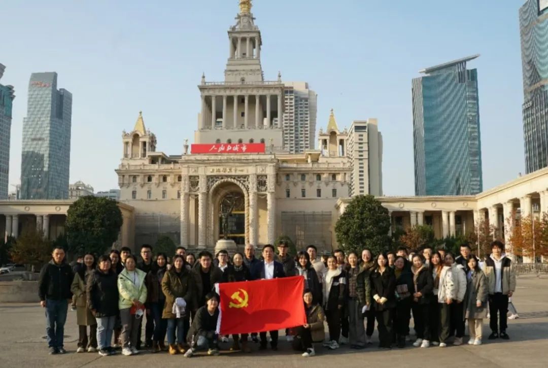 学习“人民城市”理念 绘就数据发展蓝图 ——长宁区数据局机关党支部开展主题党日活动1.jpg