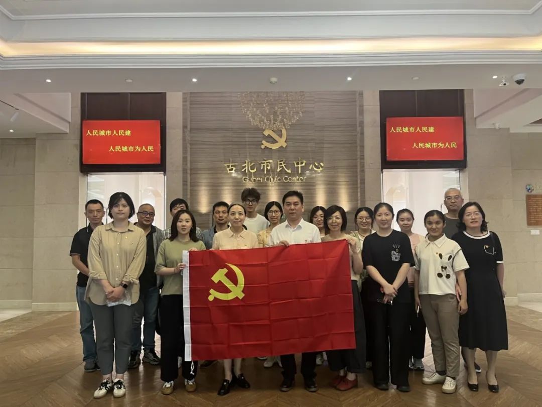 长宁区数据局机关党支部开展“砺初心 践使命”主题党日参观学习1.jpg