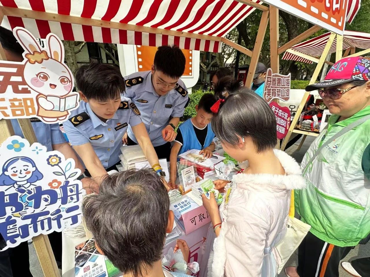 长宁“扫黄打非”办开展“4·23读书日”版权宣传周活动2.jpg