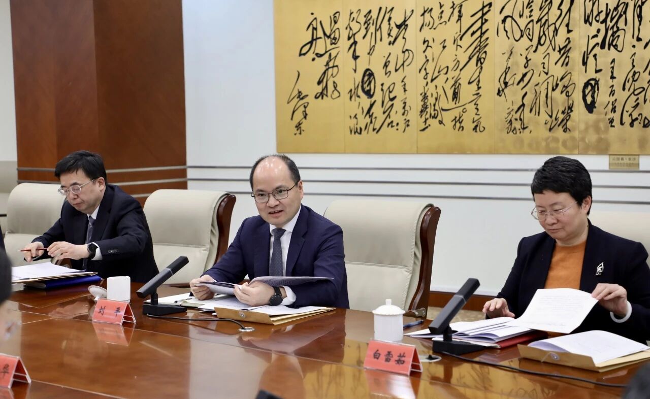 巩固提升四大特质、加快实施四大战略，奋力打造“大虹桥东引擎”、建强“大都市西门户”！ 十一届区委十一次全会绘就长宁未来发展新蓝图4.jpg