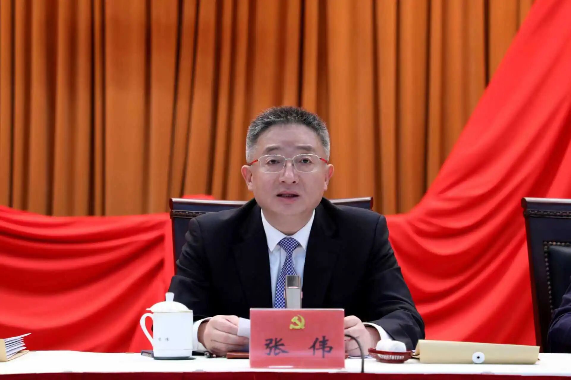 巩固提升四大特质、加快实施四大战略，奋力打造“大虹桥东引擎”、建强“大都市西门户”！ 十一届区委十一次全会绘就长宁未来发展新蓝图2.jpg