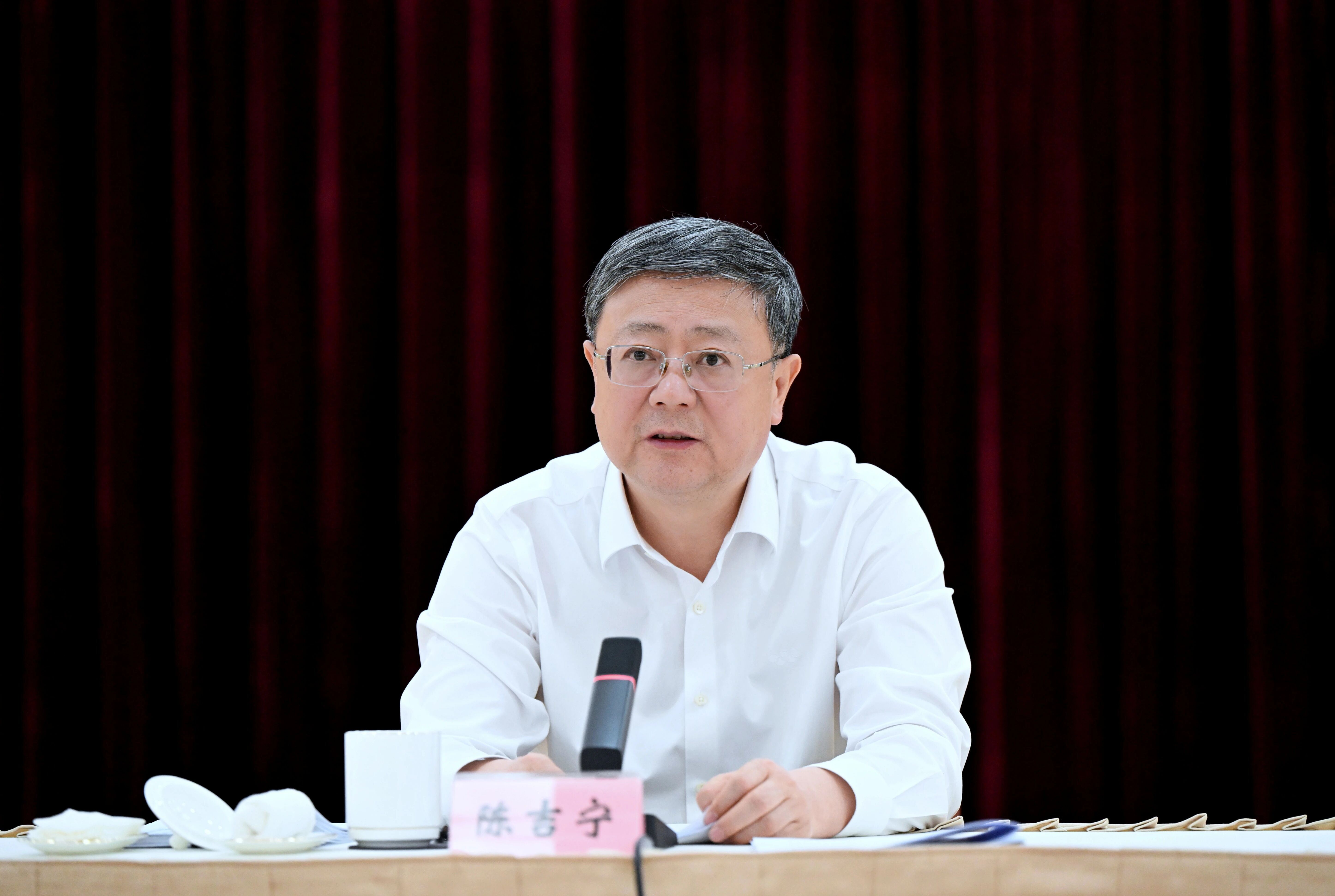 加快向数智经济强区、开放融通枢纽、品质生活乐土和创新创业热土转变！陈吉宁调研长宁区2.jpg