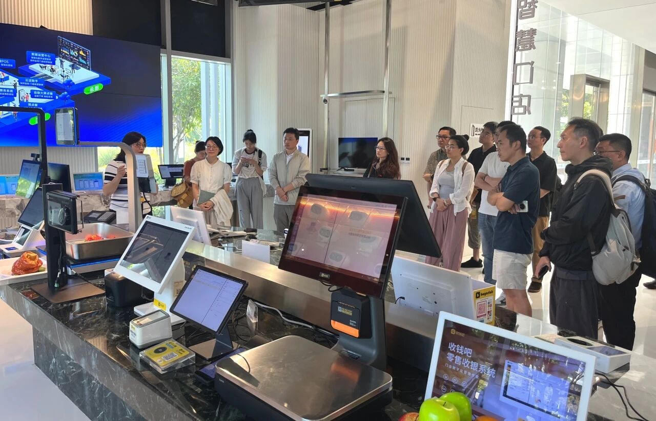 数聚新质 智链新程丨区数据局开展长宁区数字经济首席数据官联盟成员企业培训1.jpg