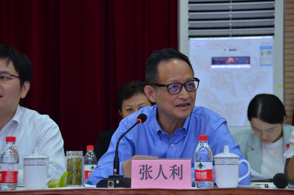 上海市公办初中"强校工程"四片区交流研讨活动在泸定中学顺利举行